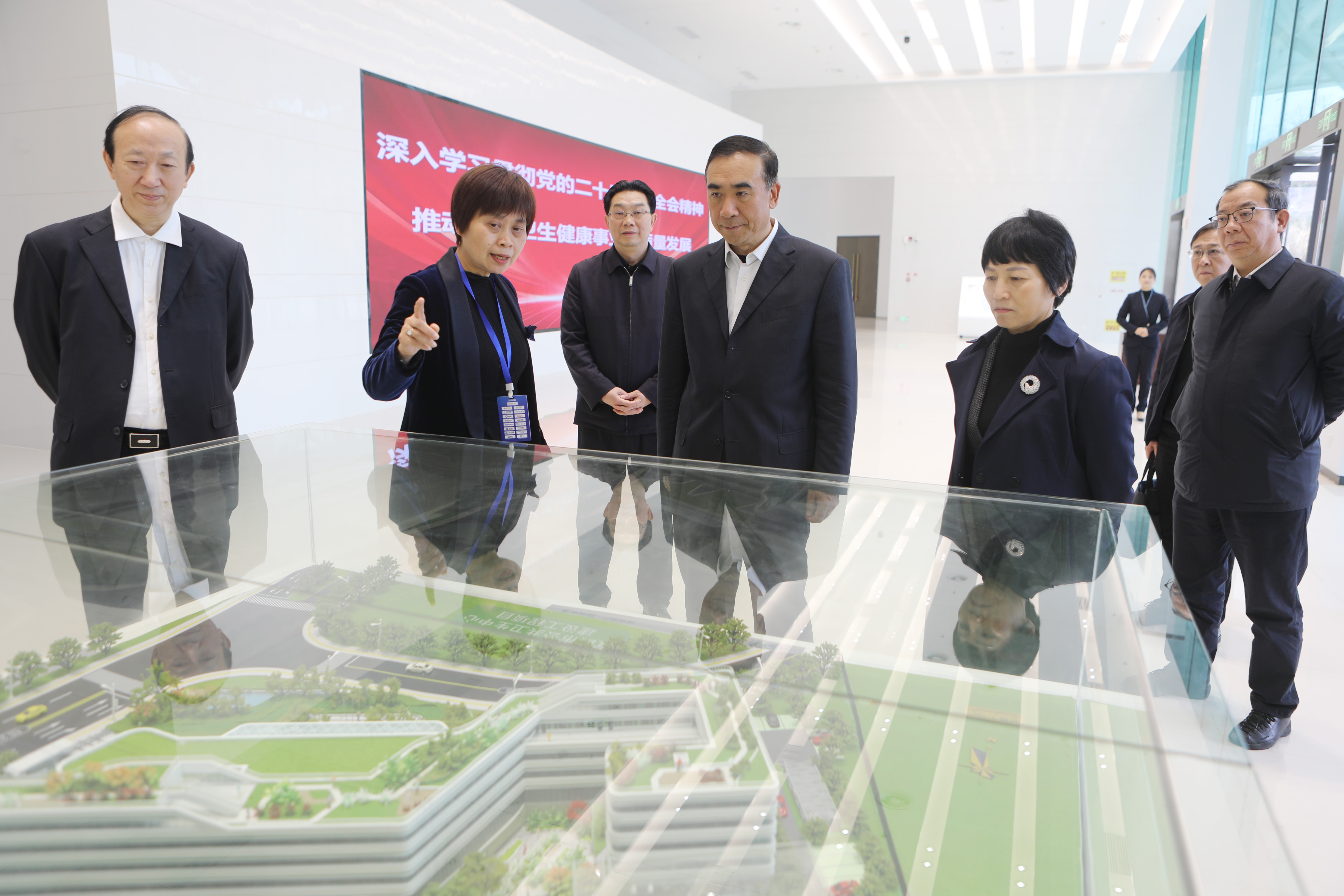 中华预防医学会会长李斌一行来宜昌市疾控中心调研